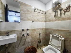 Shower, towels, soap, shampoo