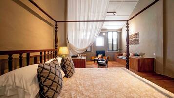 2 bedrooms, in-room safe, blackout curtains, free WiFi