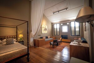 2 bedrooms, in-room safe, blackout drapes, free WiFi