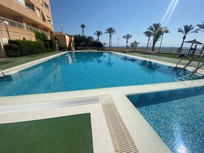 Pool - 
Golden Holidays, front row beach. Vacaciones Doradas (VC)