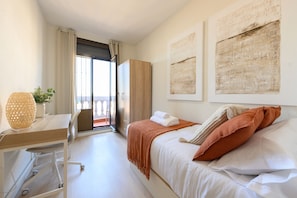 1 slaapkamer, een strijkplank/strijkijzer, gratis wifi