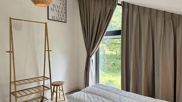 5 bedrooms, iron/ironing board, free WiFi