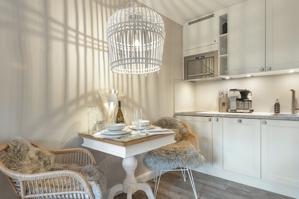 Kühlschrank, Herdplatte, Geschirrspüler