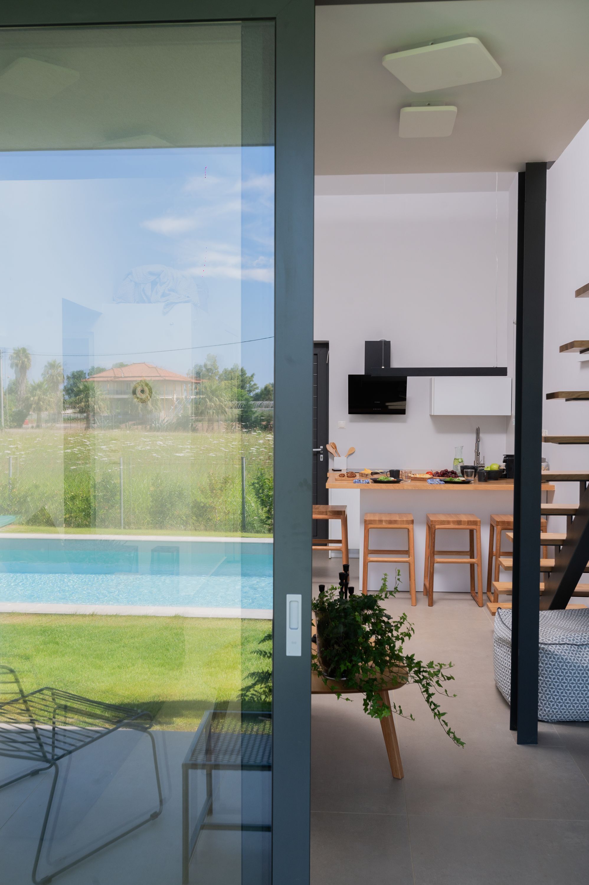 Villa, Smoking | Soundproofing