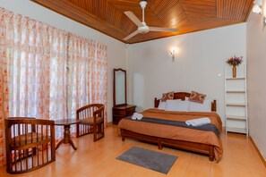 4 Schlafzimmer, Bügeleisen/Bügelbrett, WLAN, Bettwäsche