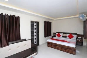 Deluxe Double Room | Free WiFi - Hotel LR Regency (Mathura)
