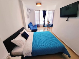 Laptop workspace, soundproofing, WiFi (free)