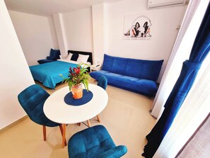 笔记本电脑工作区、隔音、免费 WiFi