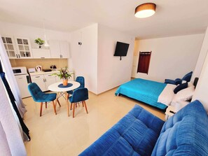 Laptop workspace, soundproofing, free WiFi - EFO Studios on the Beach (Eforie Nord)