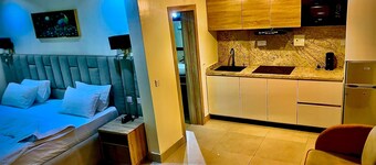 Slavan Suites & Apartments