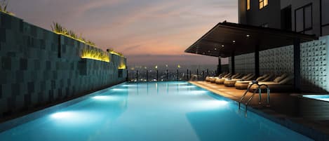 Kolam renang outdoor