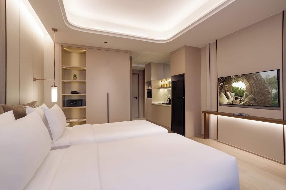 Premier | Minibar, free WiFi, bed sheets