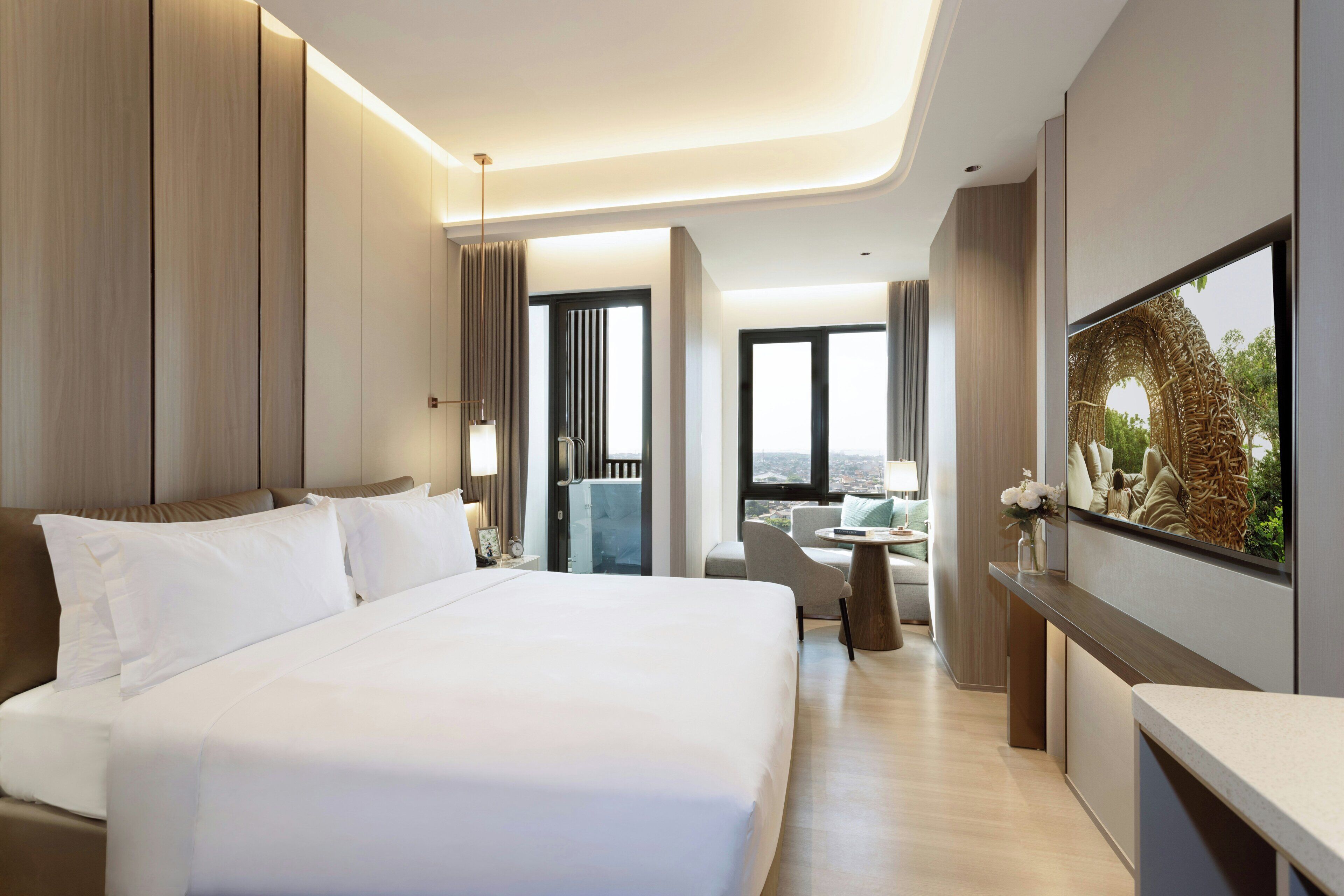 Minibar, free WiFi, bed sheets