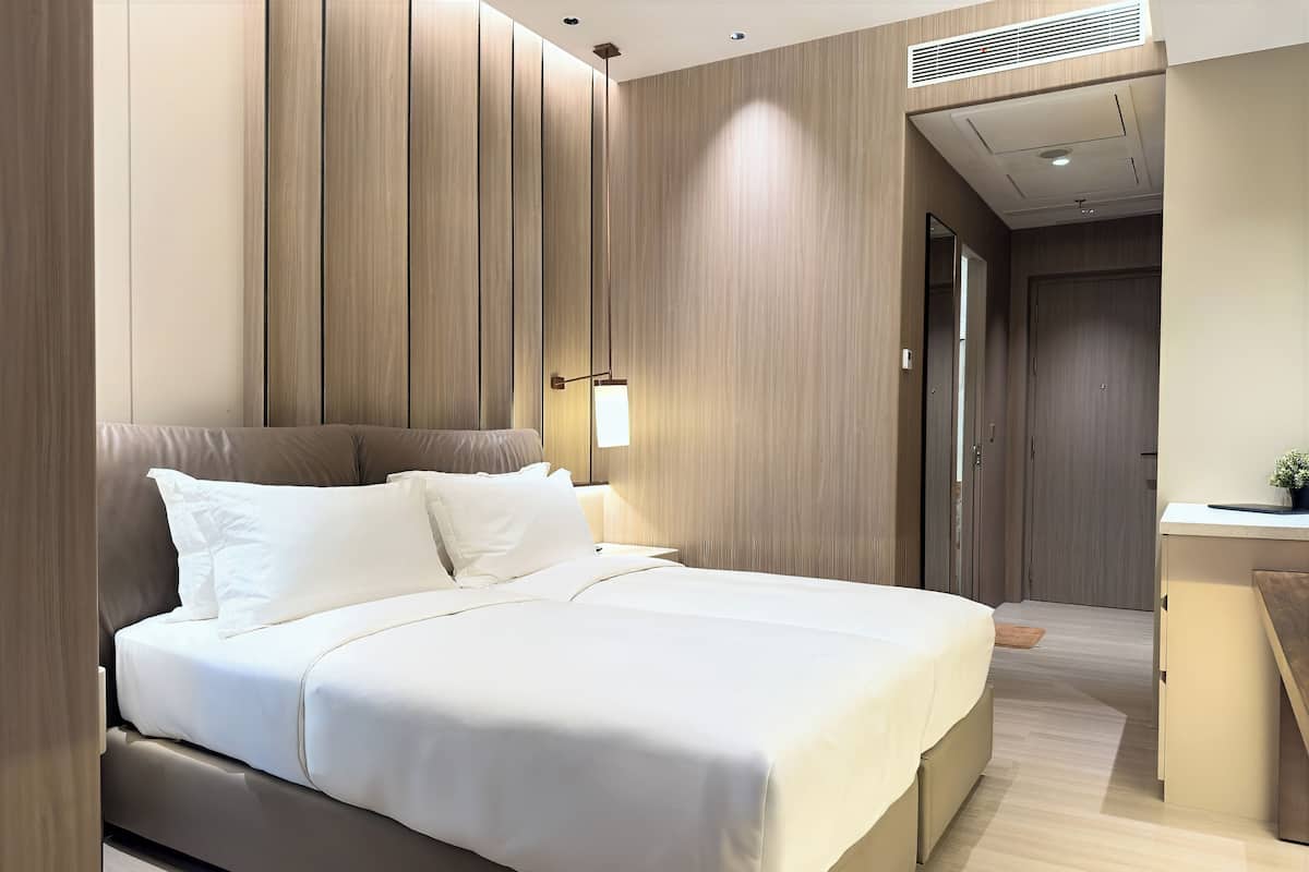 Premier | Minibar, free WiFi