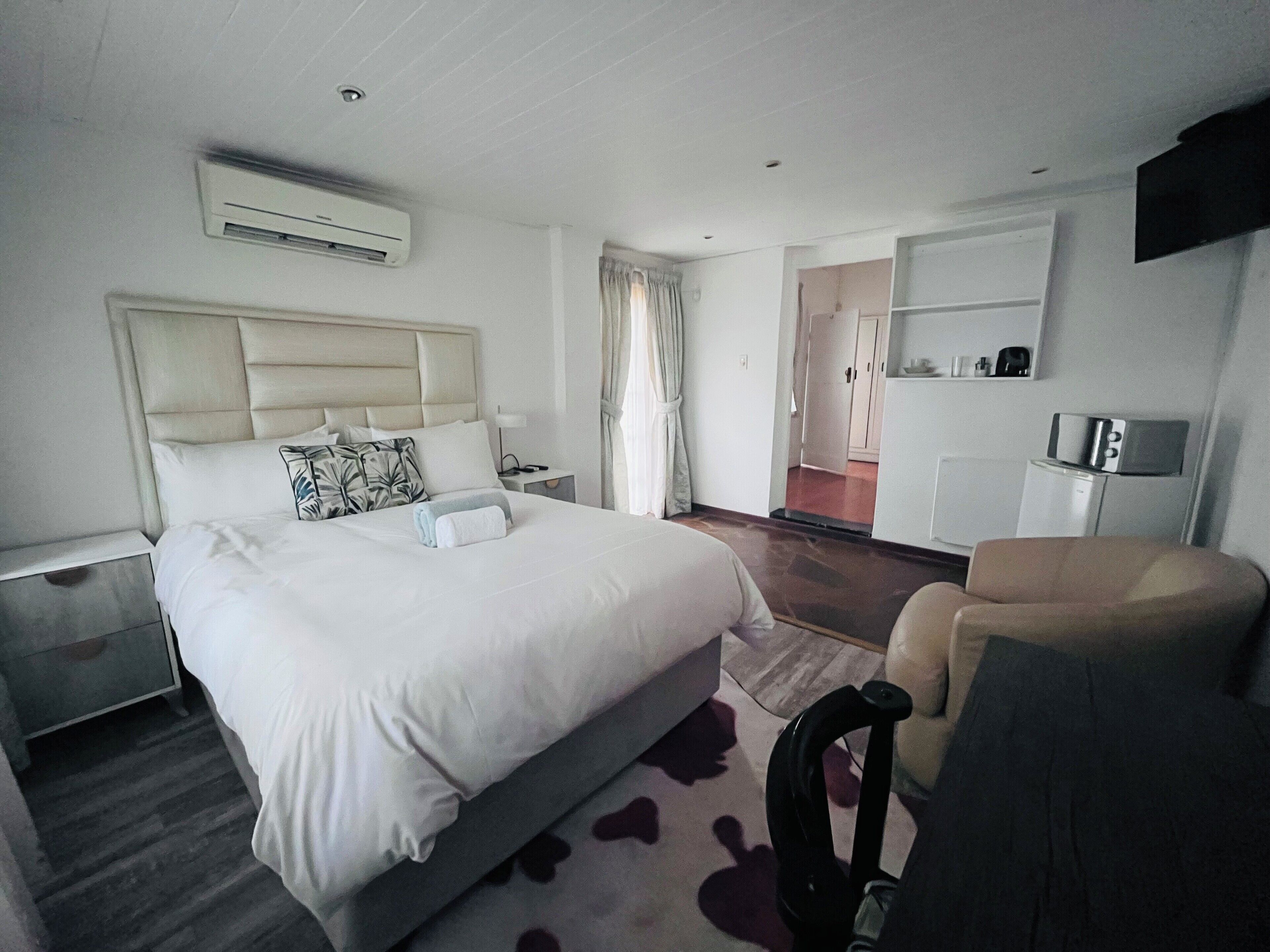 9 slaapkamers, een strijkplank/strijkijzer, wifi, beddengoed