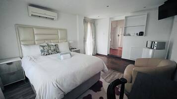 9 slaapkamers, een strijkplank/strijkijzer, wifi, beddengoed