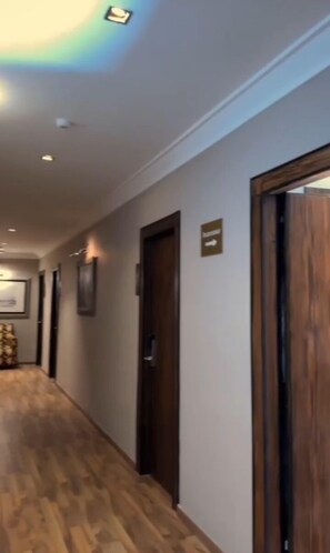 2 Bars/Lounges, Piano-Bar, Pub