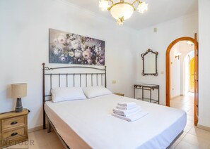 Iron/ironing board, free WiFi, bed sheets