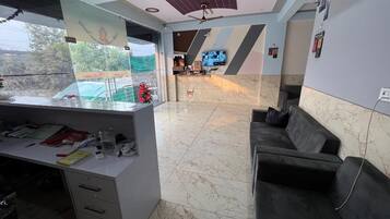 Lobby lounge