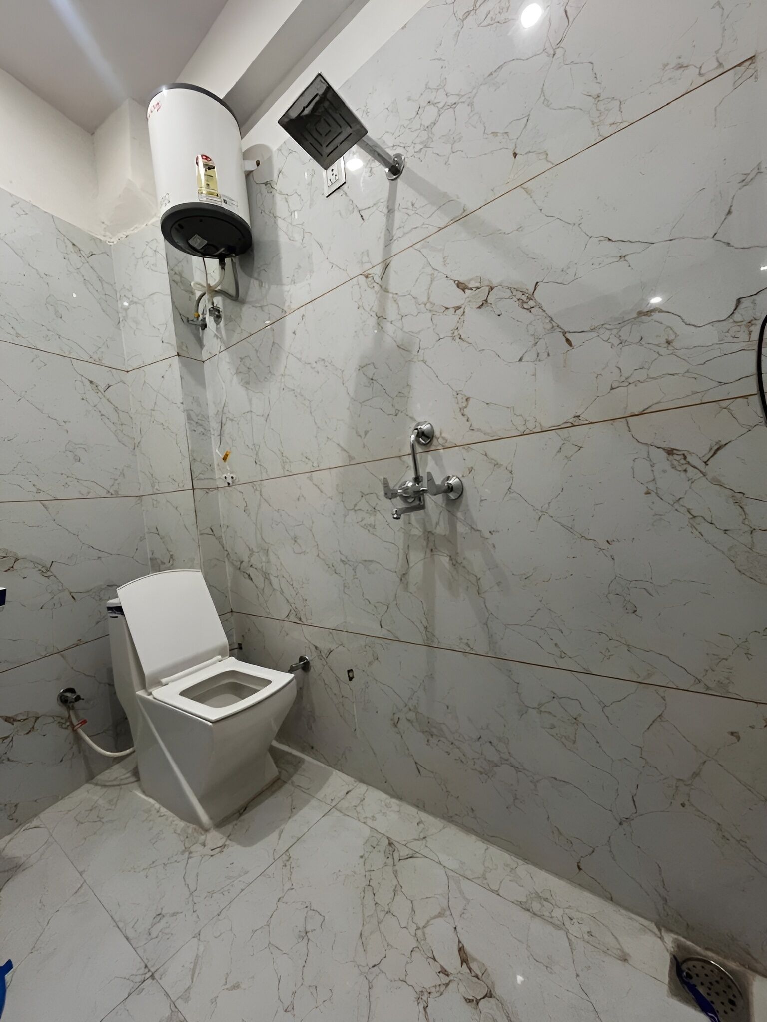 Phòng đôi Deluxe | Phòng tắm | Buồng tắm vòi sen, khăn tắm, xà phòng 