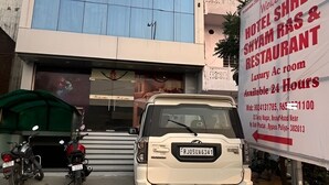 A building with a sign for Hotel Shree Shyam Ras Tower and a nearby restaurant. - Hotel Shree Shyam Ras (Jaipur)