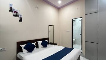 Deluxe Double Room | Desk, free WiFi