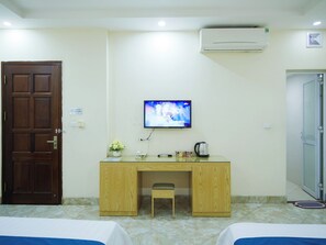 Habitación familiar | Escritorio, espacio para trabajar con laptop y wifi gratis