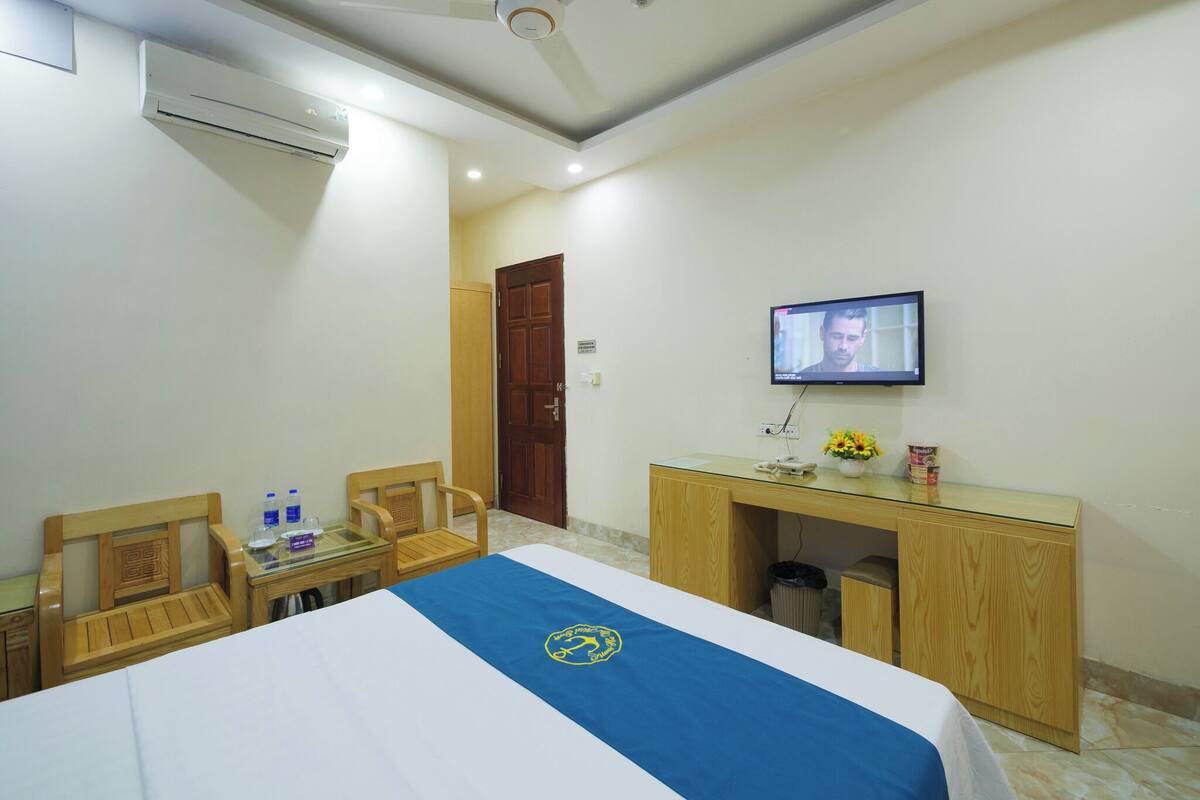 1 bedroom, desk, laptop workspace, free WiFi