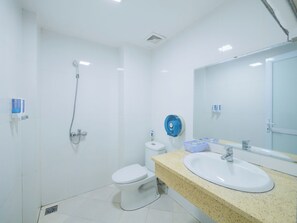 Shower, free toiletries, hair dryer, towels