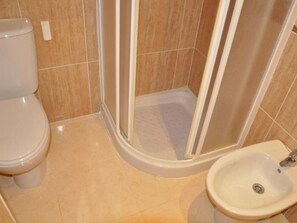 Bathroom - Seaside Apartment with Pool and Parking in Marina D'Or, Oropesa del Mar (Oropesa)