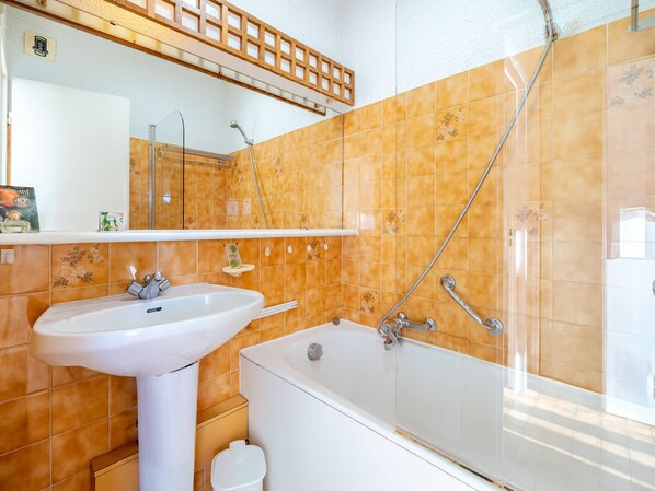 Bathroom - Apartment for 6 with Wi-Fi and sea view in Roquebrune-Cap-Martin (Roquebrune-Cap-Martin)