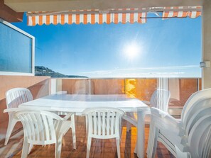 Outdoor dining - Apartment for 8 with Wi-Fi, sea view (Roquebrune-Cap-Martin)