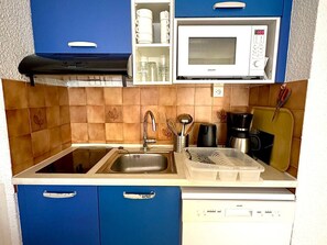 Fridge, microwave, dishwasher, coffee/tea maker