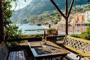 Outdoor dining - Pretty house facing the sea (Nerano)