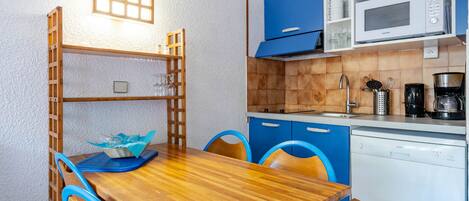 Kühlschrank, Mikrowelle, Geschirrspüler