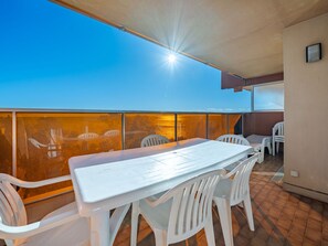 Outdoor dining - 2-room apartment, 8 people, Wi-Fi, sea view from terrace (Roquebrune-Cap-Martin)