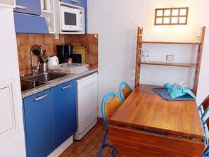 Fridge, microwave, dishwasher, coffee/tea maker