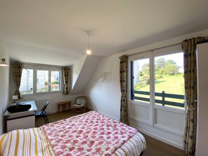 2 bedrooms - Beautiful renovated apartment with sea view in Trégastel, near beach (Trégastel)