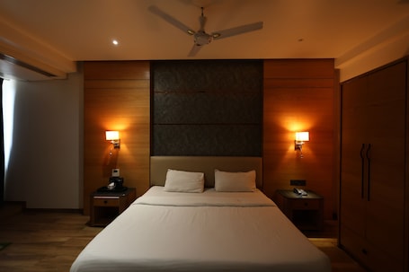 Deluxe Double Room, City View | Iron/ironing board, free WiFi