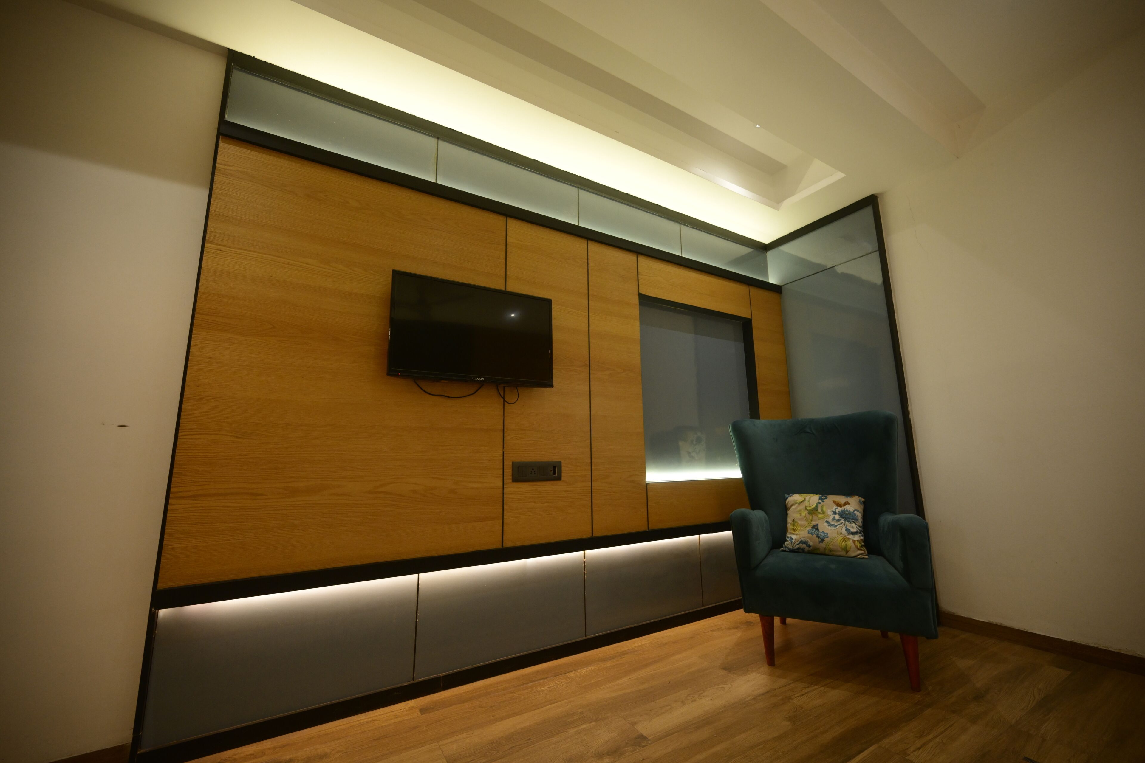 Deluxe Double Room, City View | Iron/ironing board, free WiFi