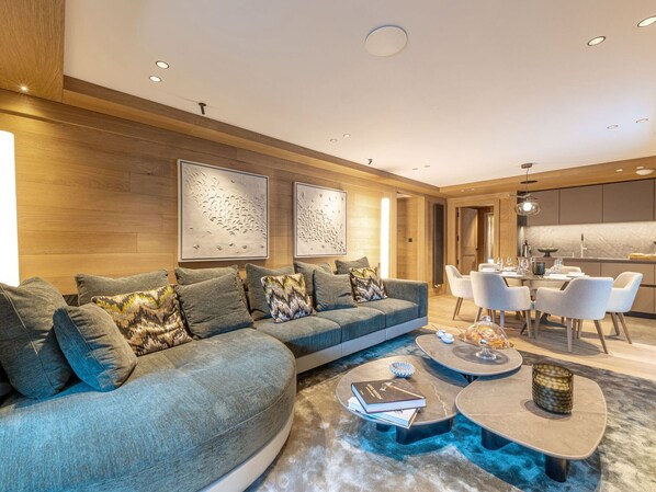 Televisión y chimenea 