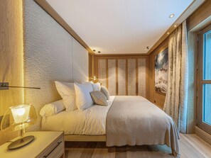 3 bedrooms, desk, free WiFi, bed sheets