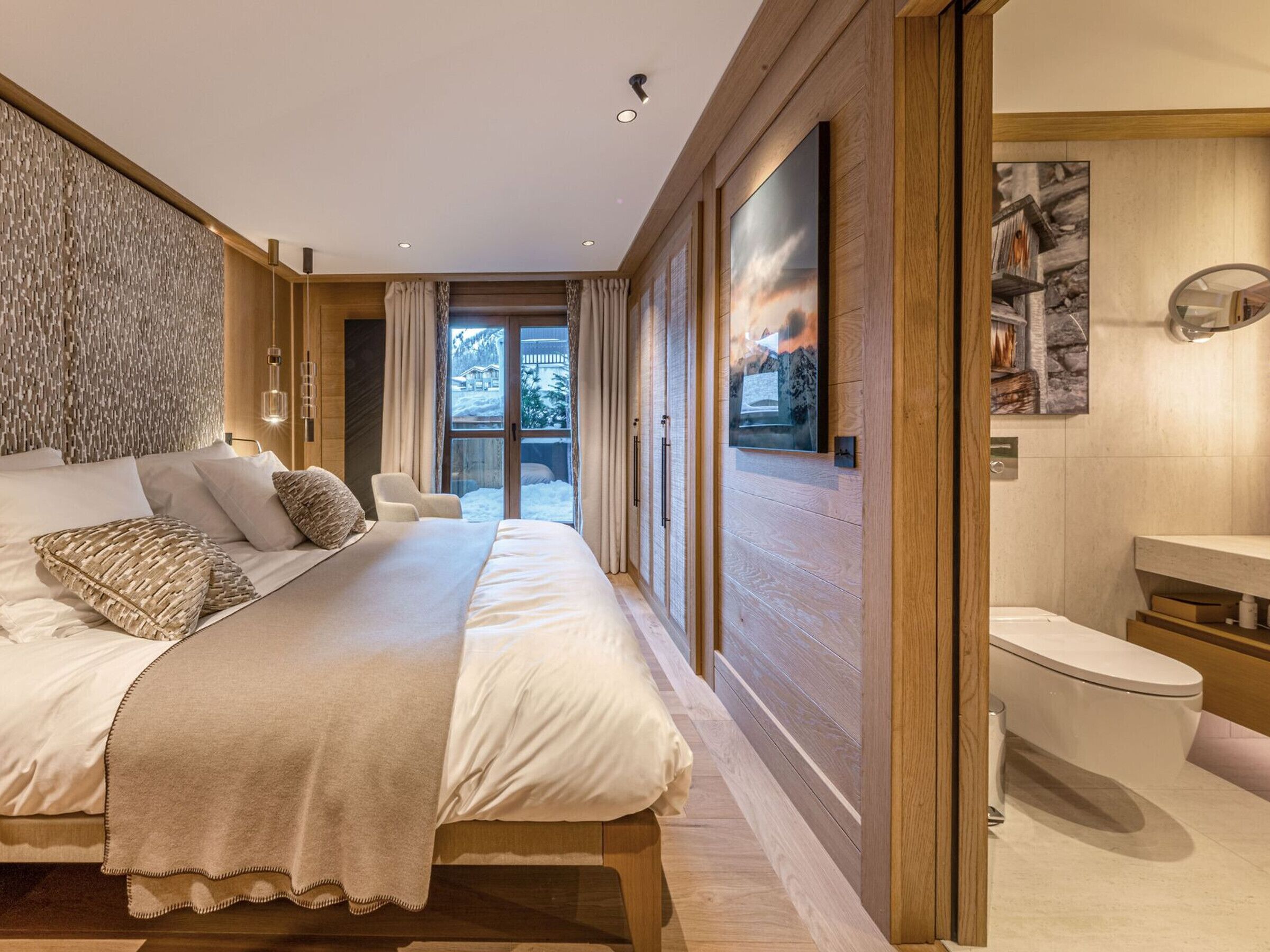 3 bedrooms, desk, free WiFi, bed sheets