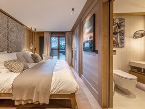 3 bedrooms, desk, free WiFi, bed sheets