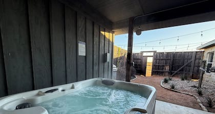 Fredericksburg Stay w/ Patio, Fire Pit & Hot tub
