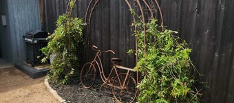 Fredericksburg Stay w/ Patio, Fire Pit & Hot tub