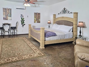 1 bedroom, desk, free WiFi, bed sheets
