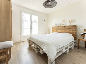 4 bedrooms, travel cot, free WiFi