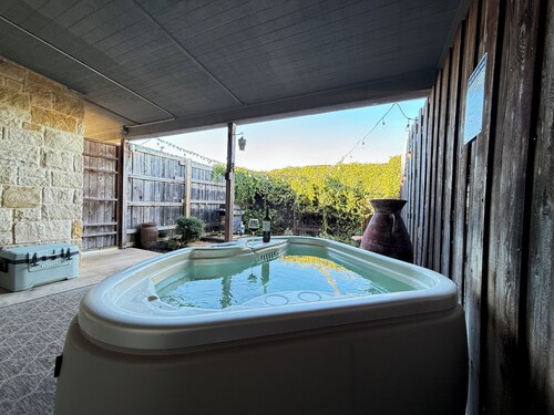 Tranquil Hill Country Hot Tub, Patio & Pool Stay