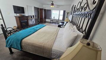 1 bedroom, desk, free WiFi